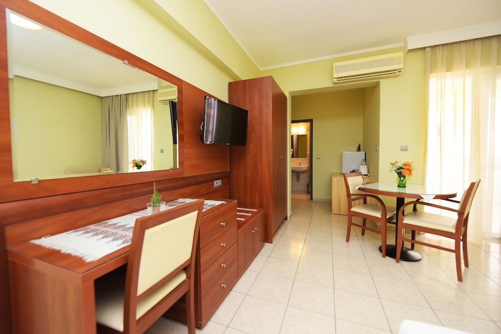 Esmeralda Hotel — Hotel rooms in Kremasti, South Aegean
