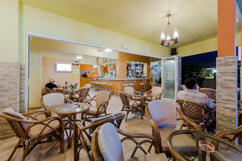 Esmeralda Hotel — Restaurant & bars in Kremasti, South Aegean