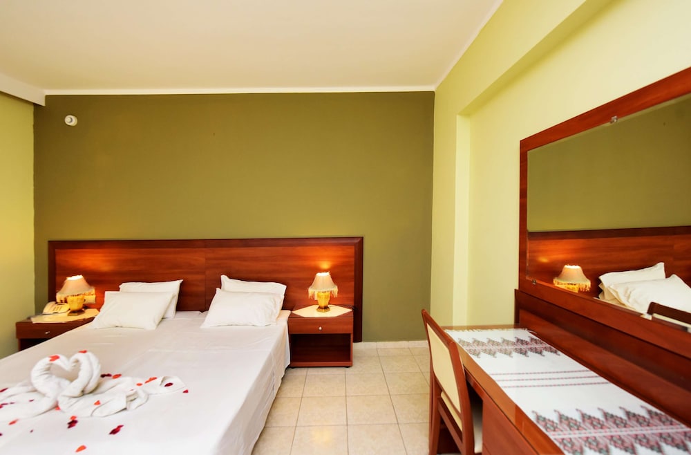 Esmeralda Hotel — Hotel rooms in Kremasti, South Aegean