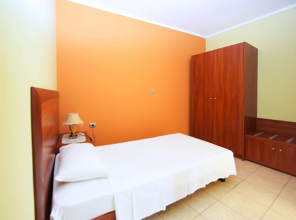 Esmeralda Hotel — Hotel rooms in Kremasti, South Aegean