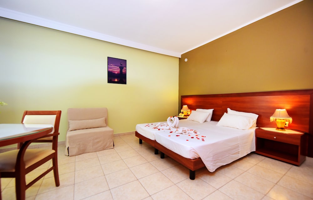 Esmeralda Hotel — Hotel rooms in Kremasti, South Aegean