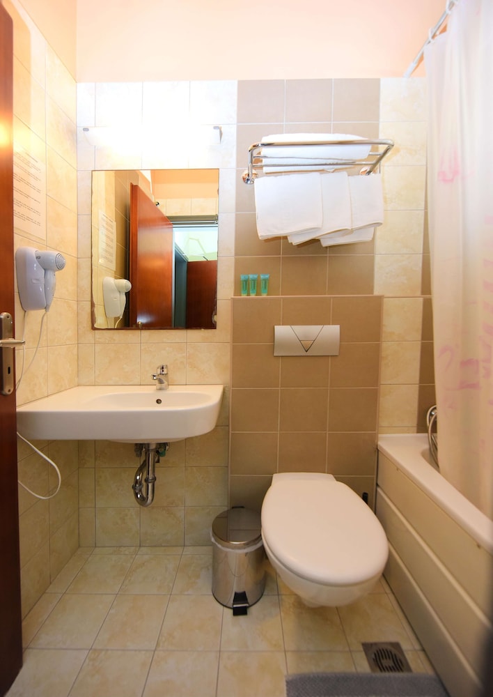 Esmeralda Hotel — Hotel rooms in Kremasti, South Aegean