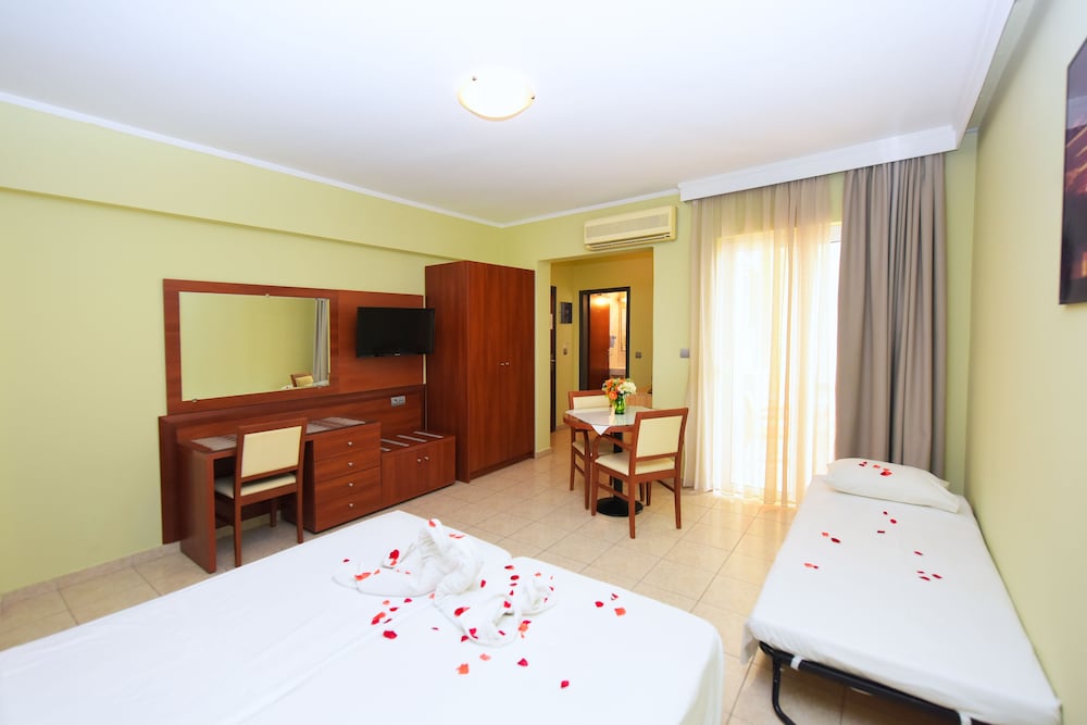 Esmeralda Hotel — Hotel rooms in Kremasti, South Aegean