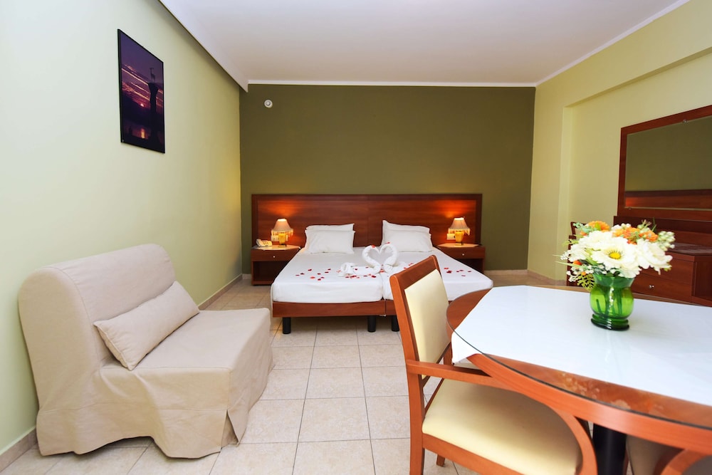 Esmeralda Hotel — Hotel rooms in Kremasti, South Aegean