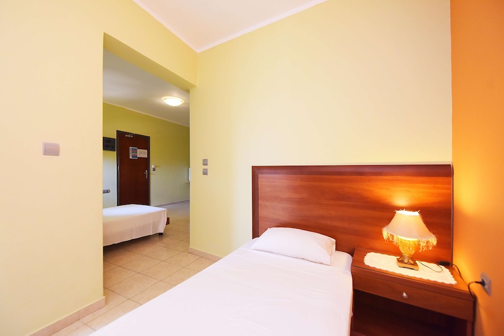 Esmeralda Hotel — Hotel rooms in Kremasti, South Aegean