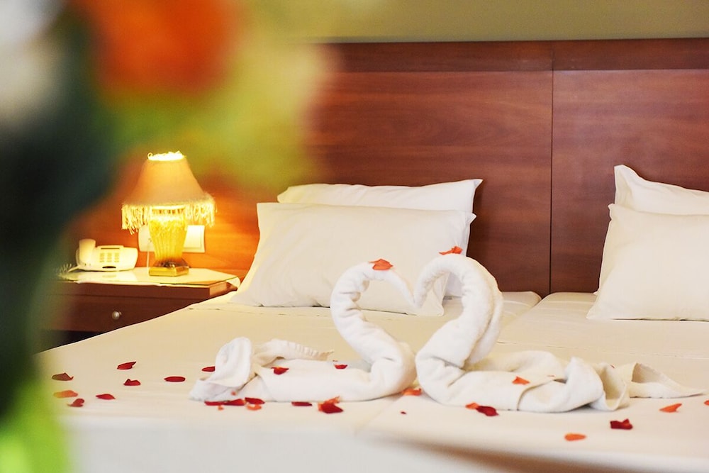 Esmeralda Hotel — Hotel rooms in Kremasti, South Aegean
