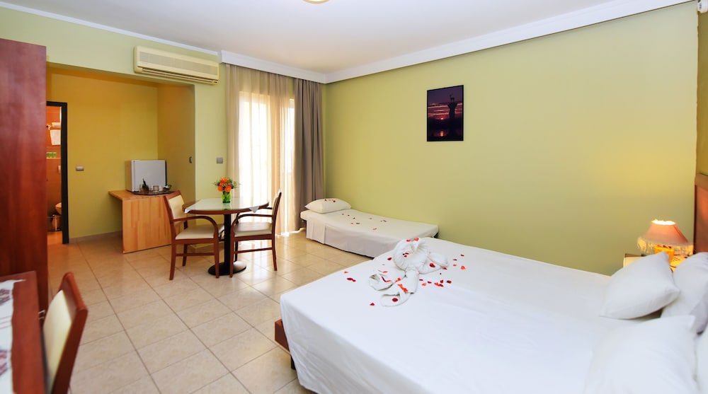 Esmeralda Hotel — Hotel rooms in Kremasti, South Aegean
