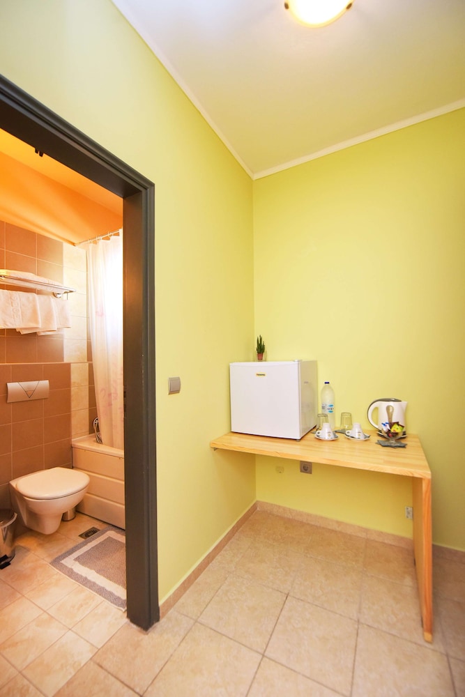 Esmeralda Hotel — Hotel rooms in Kremasti, South Aegean