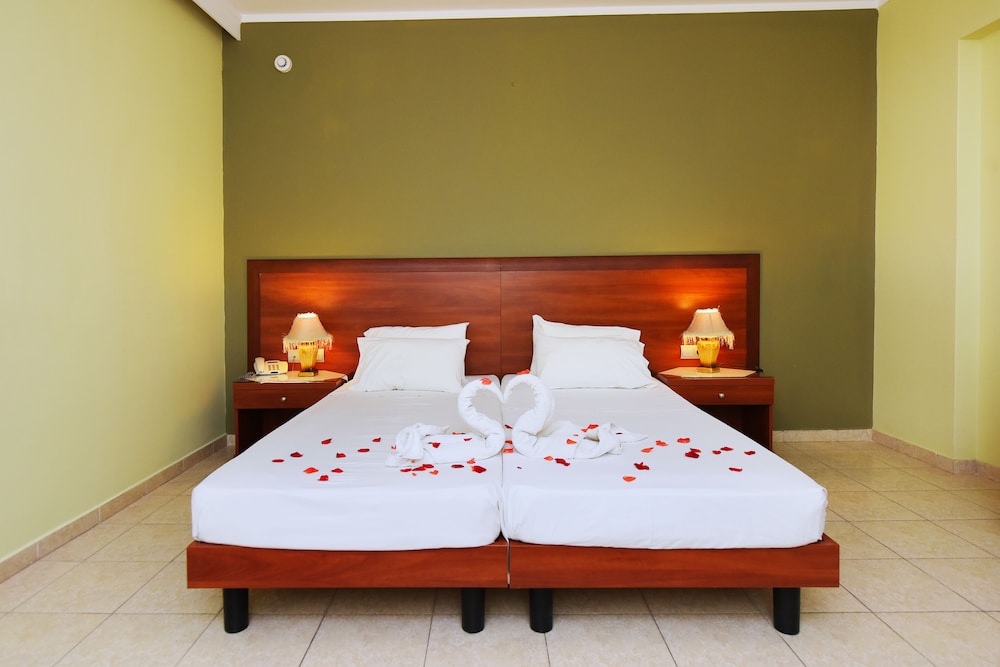 Esmeralda Hotel — Hotel rooms in Kremasti, South Aegean