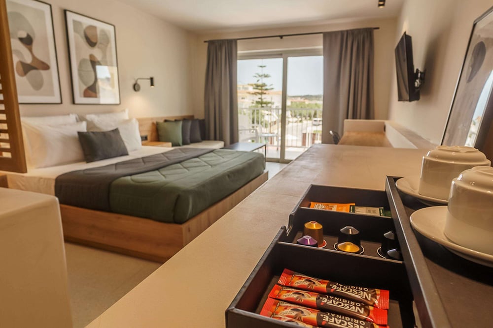 Filoxenia Hotel Zakynthos — Hotel rooms in Tsilivi, Ionian Islands