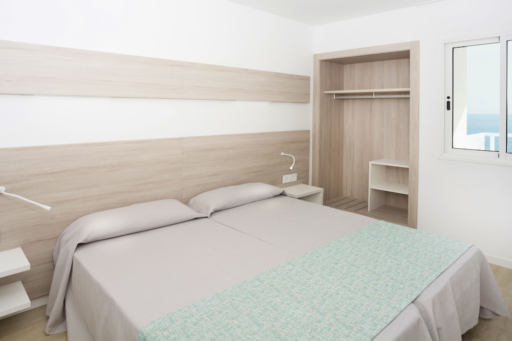 Aparthotel HSM Calas Park - All Inclusive — Hotel rooms in Calas de Mallorca, Balearic Islands
