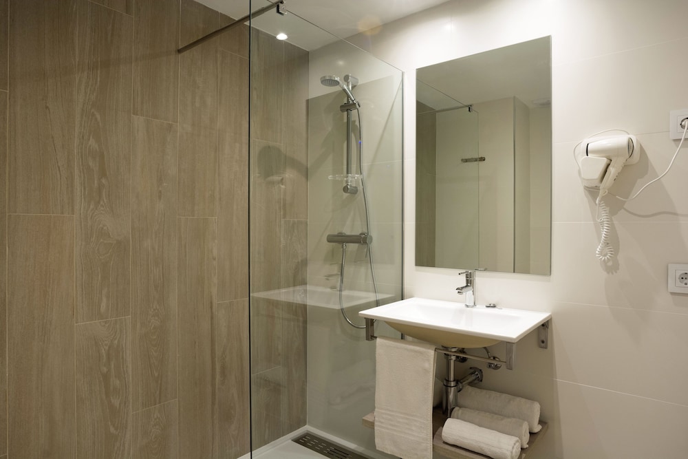 Aparthotel HSM Calas Park - All Inclusive — Hotel rooms in Calas de Mallorca, Balearic Islands