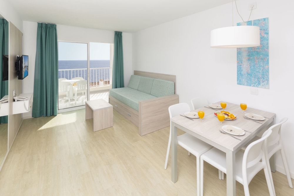 Aparthotel HSM Calas Park - All Inclusive — Hotel rooms in Calas de Mallorca, Balearic Islands