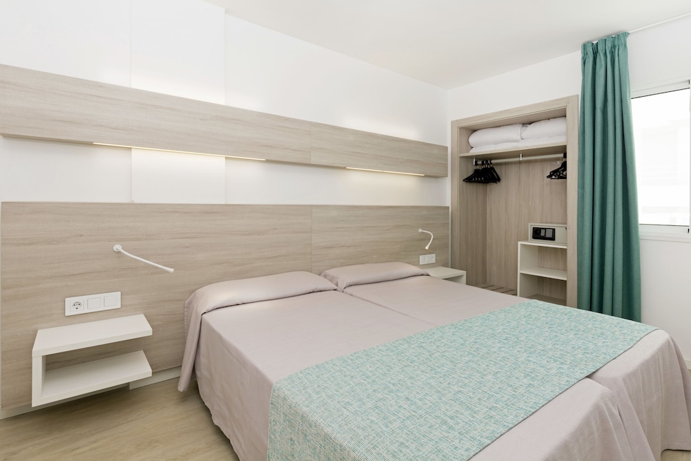 Aparthotel HSM Calas Park - All Inclusive — Hotel rooms in Calas de Mallorca, Balearic Islands