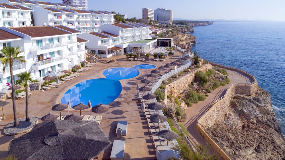 Aparthotel HSM Calas Park - All Inclusive — Swimming pool in Calas de Mallorca, Balearic Islands