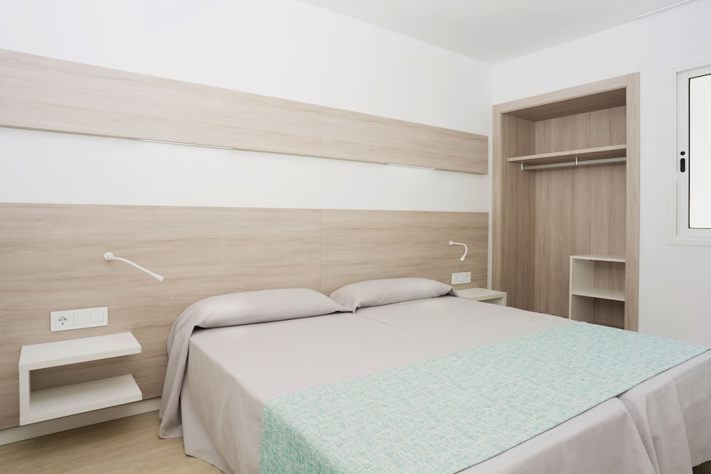 Aparthotel HSM Calas Park - All Inclusive — Hotel rooms in Calas de Mallorca, Balearic Islands