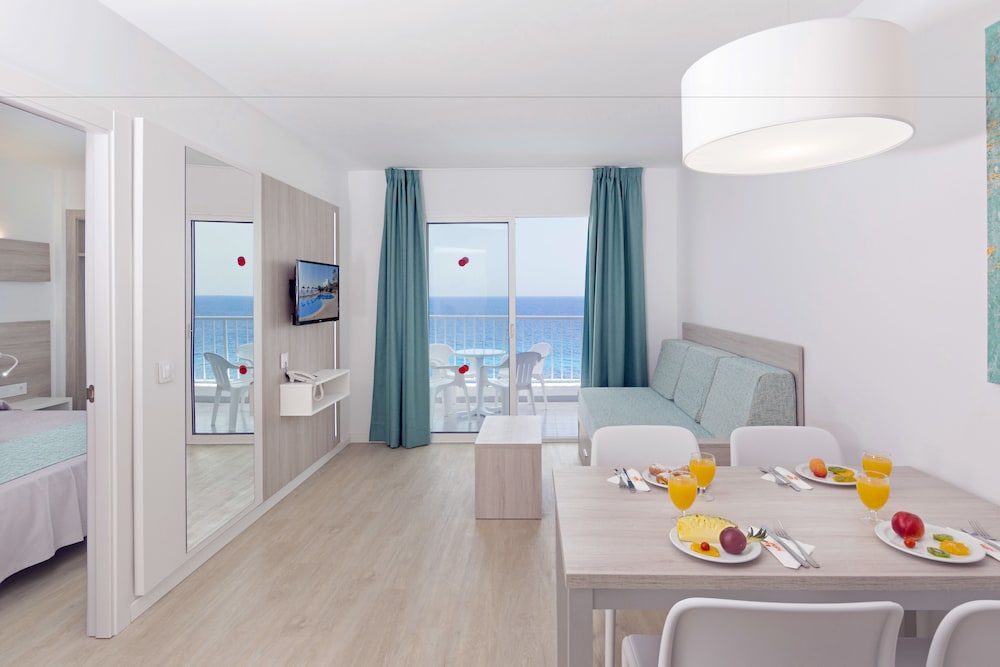 Aparthotel HSM Calas Park - All Inclusive — Hotel rooms in Calas de Mallorca, Balearic Islands