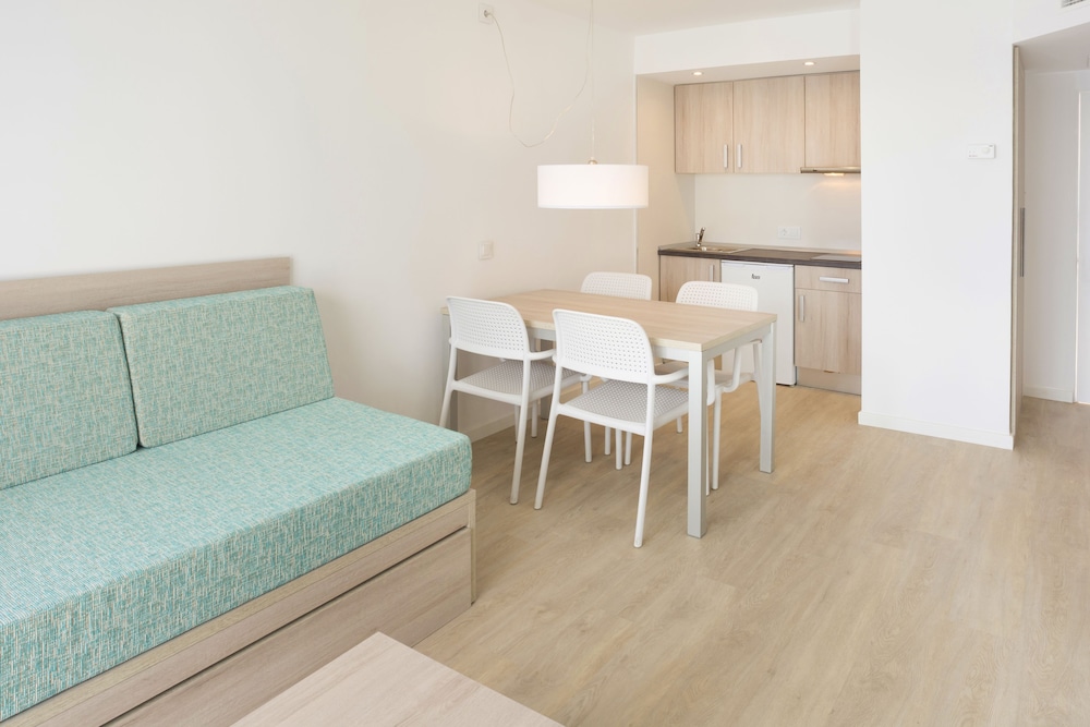 Aparthotel HSM Calas Park - All Inclusive — Hotel rooms in Calas de Mallorca, Balearic Islands
