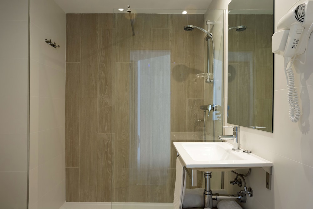 Aparthotel HSM Calas Park - All Inclusive — Hotel rooms in Calas de Mallorca, Balearic Islands