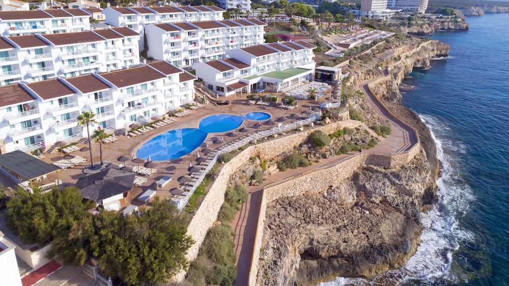 Aparthotel HSM Calas Park - All Inclusive — Swimming pool in Calas de Mallorca, Balearic Islands