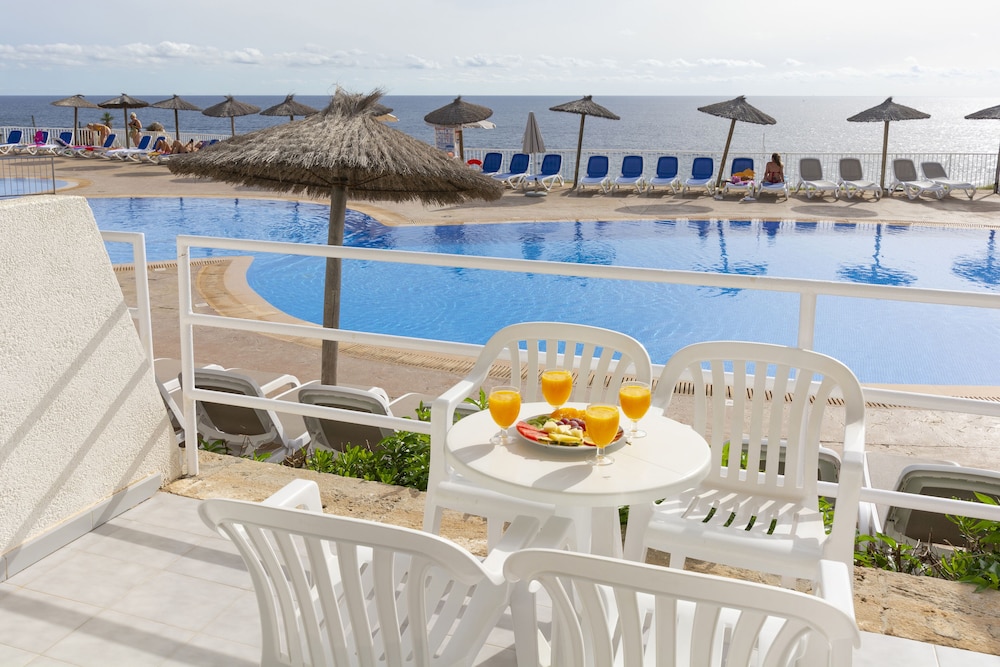 Aparthotel HSM Calas Park - All Inclusive — Swimming pool in Calas de Mallorca, Balearic Islands