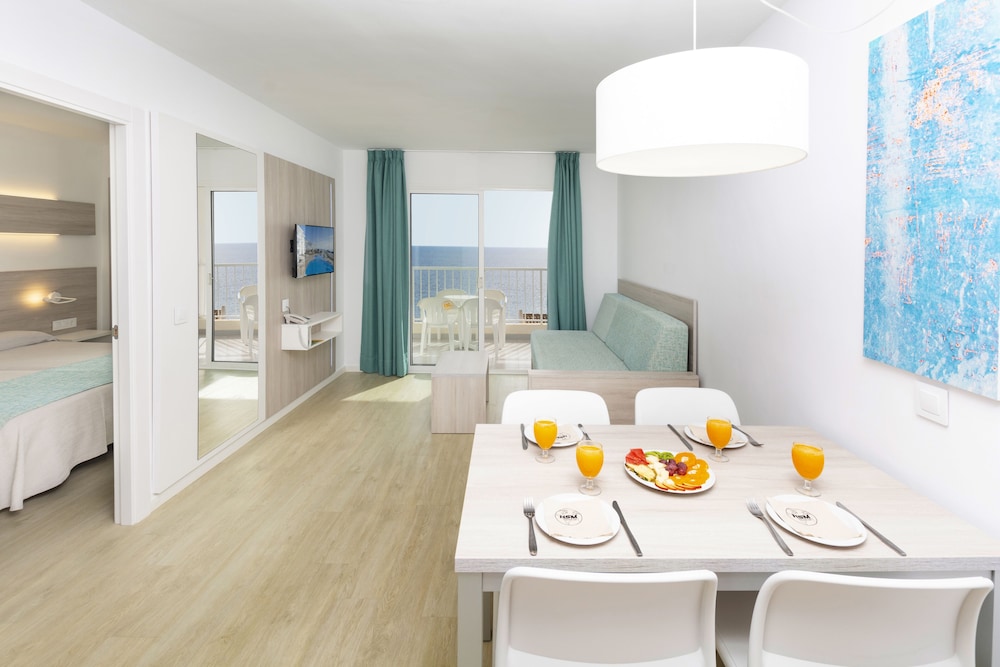 Aparthotel HSM Calas Park - All Inclusive — Hotel rooms in Calas de Mallorca, Balearic Islands
