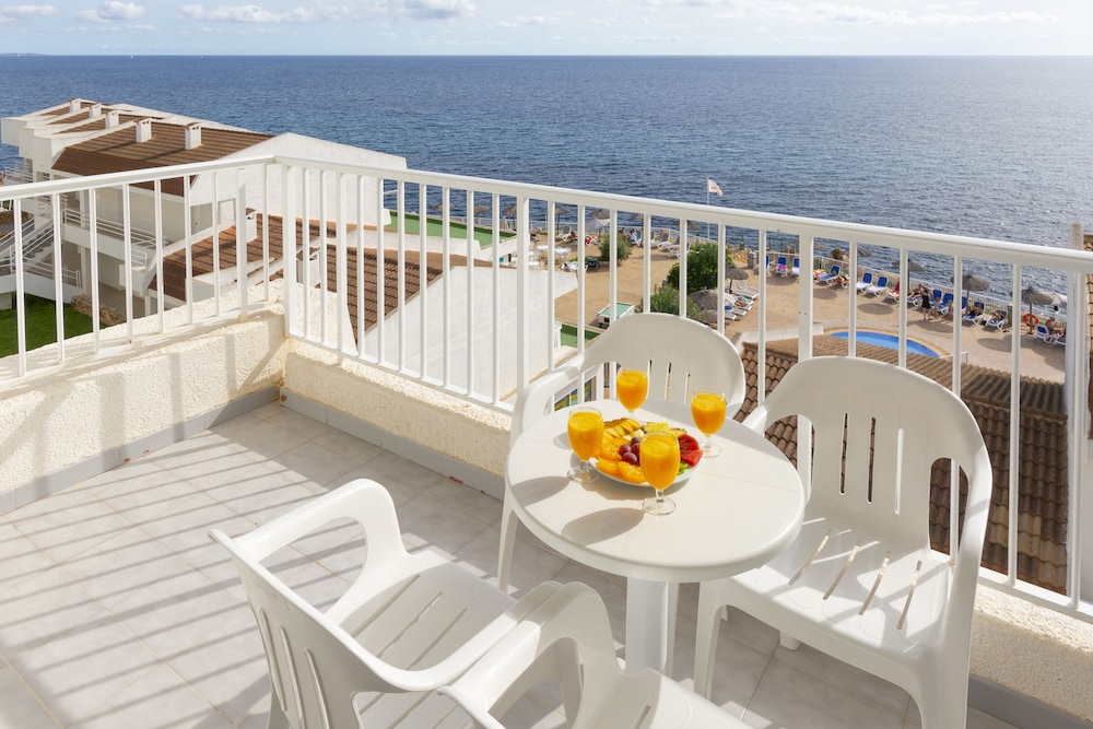 Aparthotel HSM Calas Park - All Inclusive — Hotel rooms in Calas de Mallorca, Balearic Islands