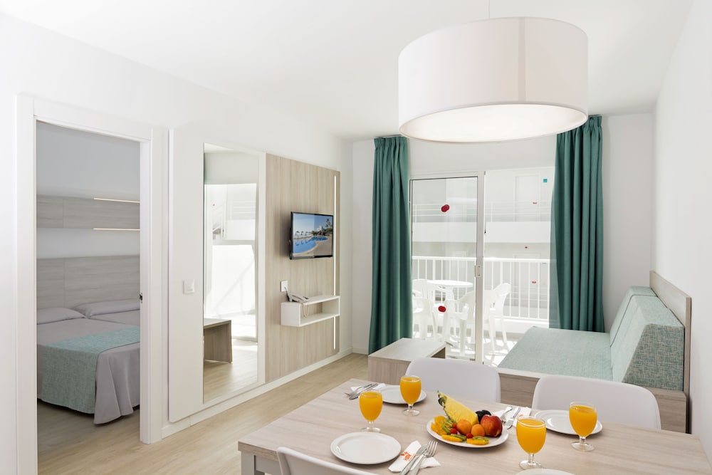 Aparthotel HSM Calas Park - All Inclusive — Hotel rooms in Calas de Mallorca, Balearic Islands