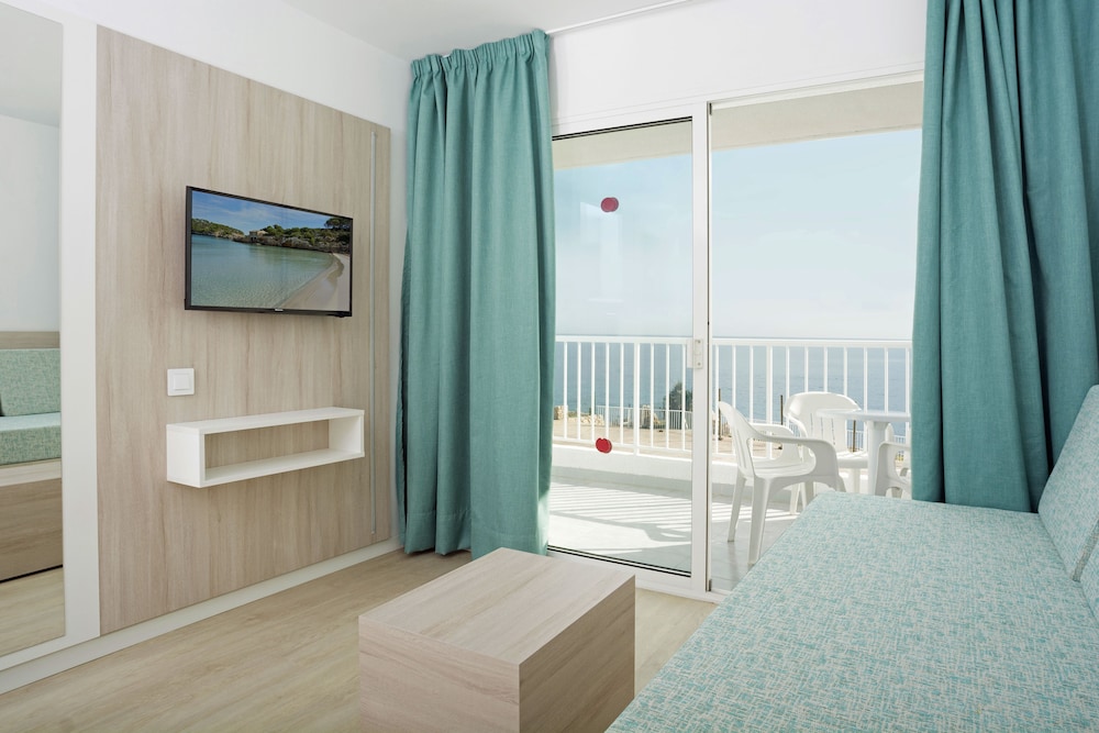 Aparthotel HSM Calas Park - All Inclusive — Hotel rooms in Calas de Mallorca, Balearic Islands