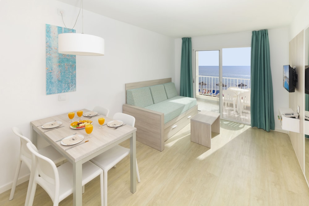 Aparthotel HSM Calas Park - All Inclusive — Hotel rooms in Calas de Mallorca, Balearic Islands
