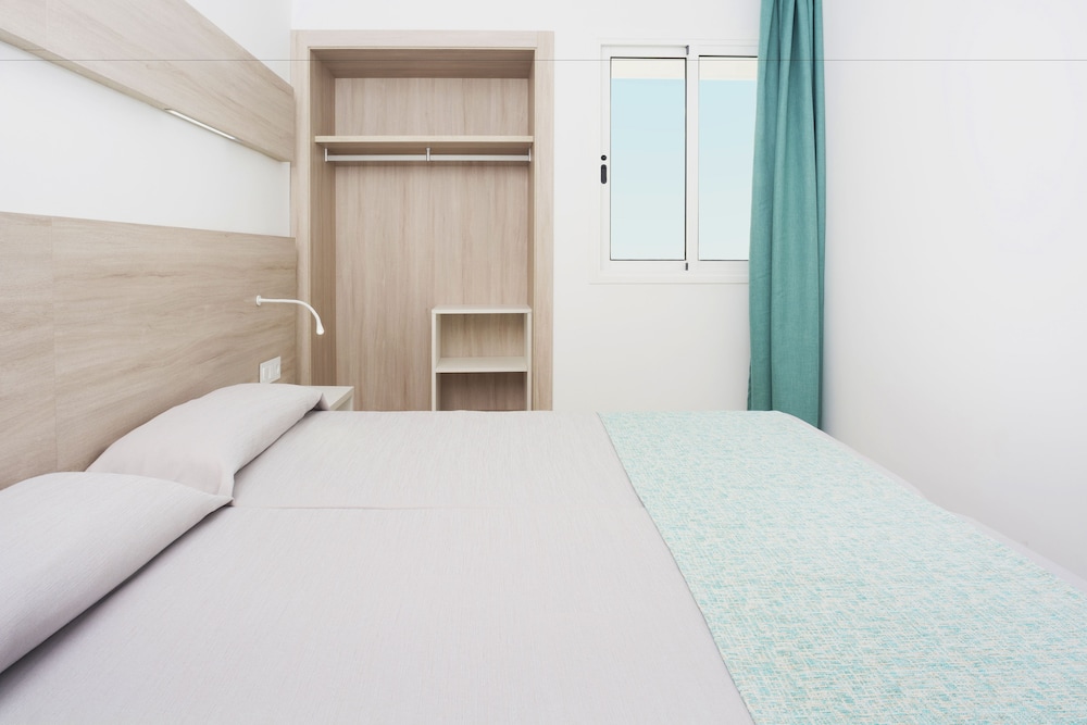 Aparthotel HSM Calas Park - All Inclusive — Hotel rooms in Calas de Mallorca, Balearic Islands