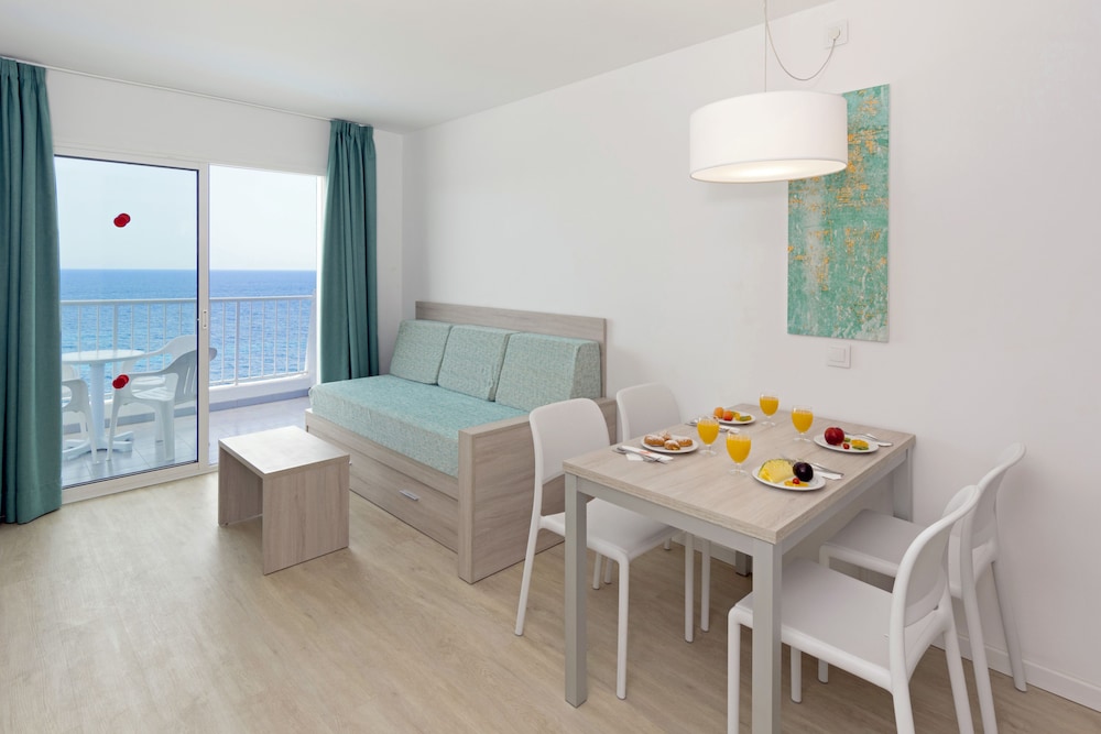 Aparthotel HSM Calas Park - All Inclusive — Hotel rooms in Calas de Mallorca, Balearic Islands