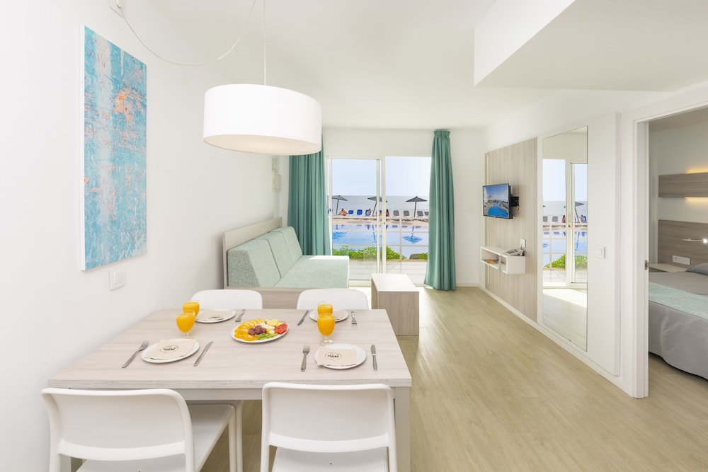 Aparthotel HSM Calas Park - All Inclusive — Hotel rooms in Calas de Mallorca, Balearic Islands