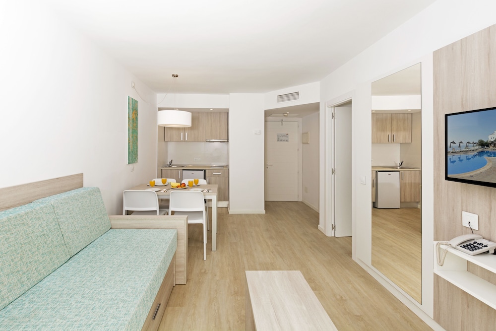Aparthotel HSM Calas Park - All Inclusive — Hotel rooms in Calas de Mallorca, Balearic Islands