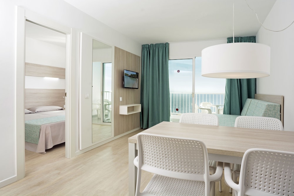 Aparthotel HSM Calas Park - All Inclusive — Hotel rooms in Calas de Mallorca, Balearic Islands
