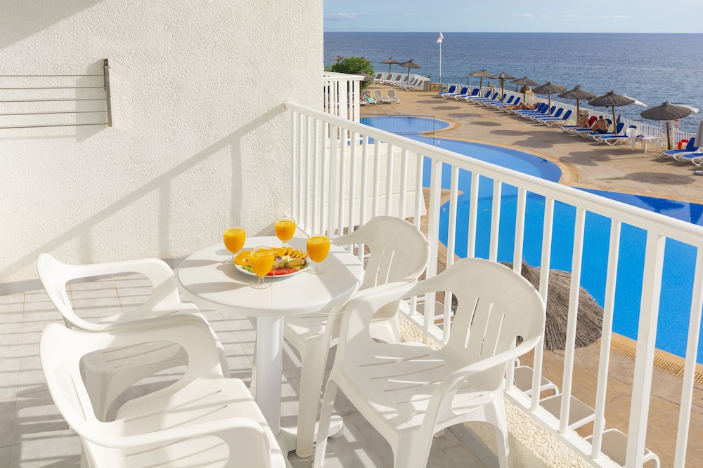 Aparthotel HSM Calas Park - All Inclusive — Hotel rooms in Calas de Mallorca, Balearic Islands