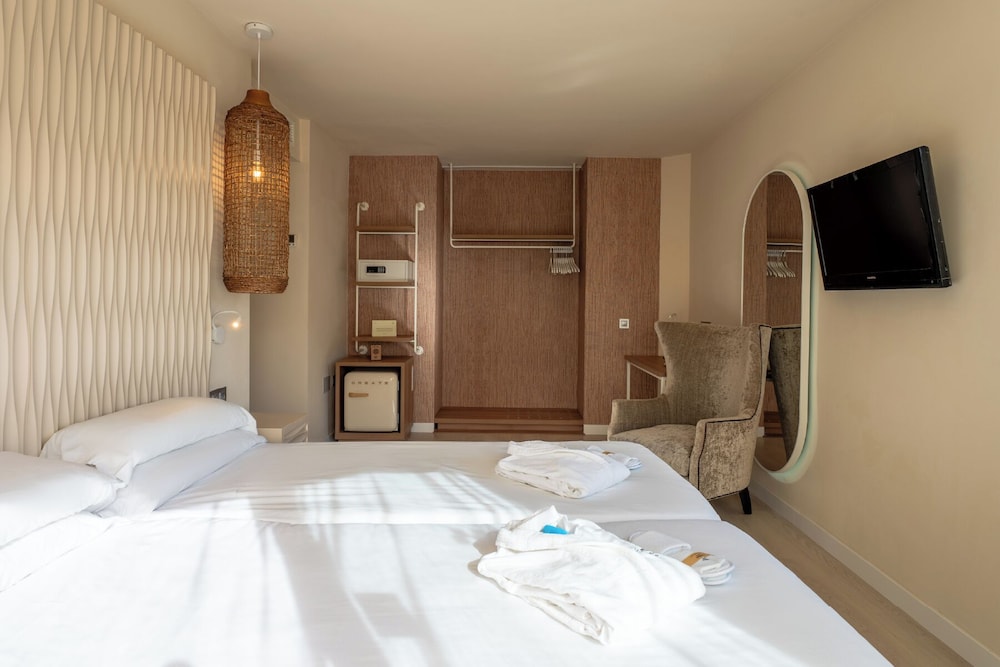 Cala Millor Garden, Adults Only — Hotel rooms in Cala Millor, Balearic Islands