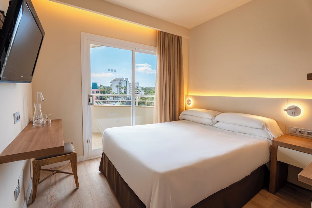 Cala Millor Garden, Adults Only — Hotel rooms in Cala Millor, Balearic Islands