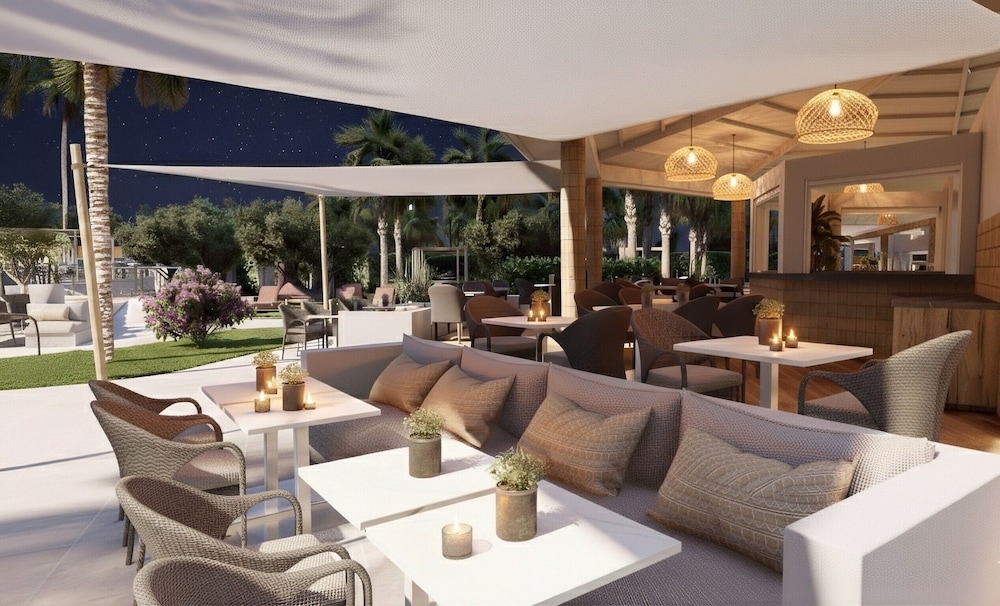 Cala Millor Garden, Adults Only — Restaurant & bars in Cala Millor, Balearic Islands