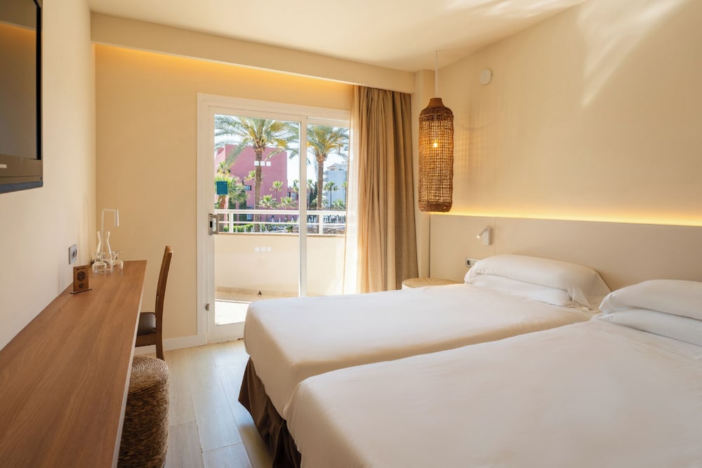 Cala Millor Garden, Adults Only — Hotel rooms in Cala Millor, Balearic Islands