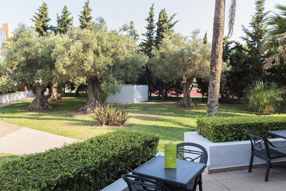 Cala Millor Garden, Adults Only — Restaurant & bars in Cala Millor, Balearic Islands