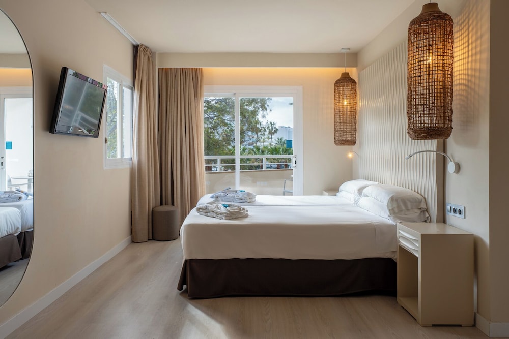 Cala Millor Garden, Adults Only — Hotel rooms in Cala Millor, Balearic Islands
