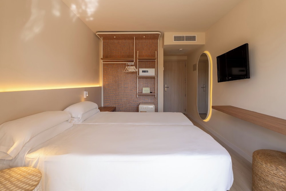 Cala Millor Garden, Adults Only — Hotel rooms in Cala Millor, Balearic Islands