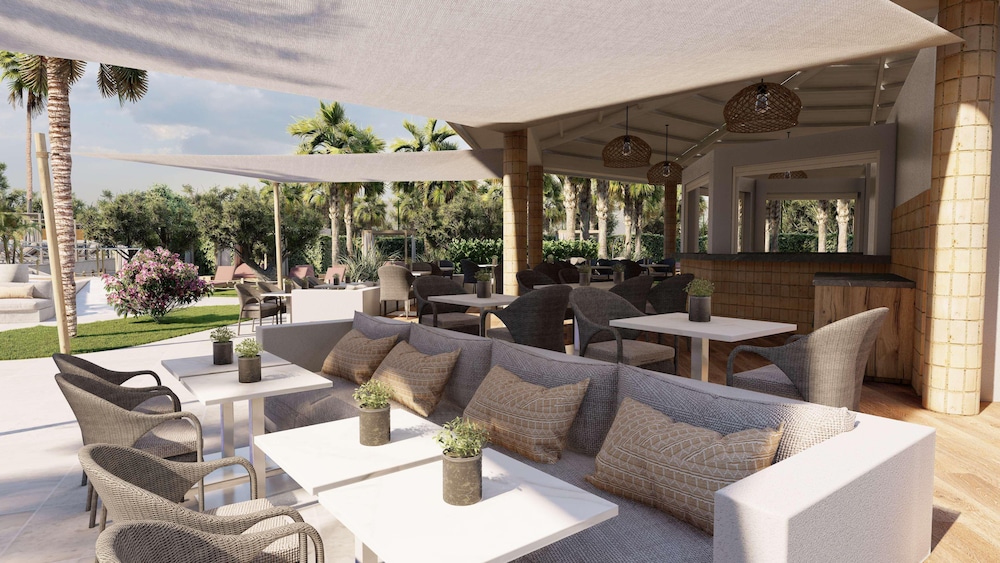 Cala Millor Garden, Adults Only — Restaurant & bars in Cala Millor, Balearic Islands