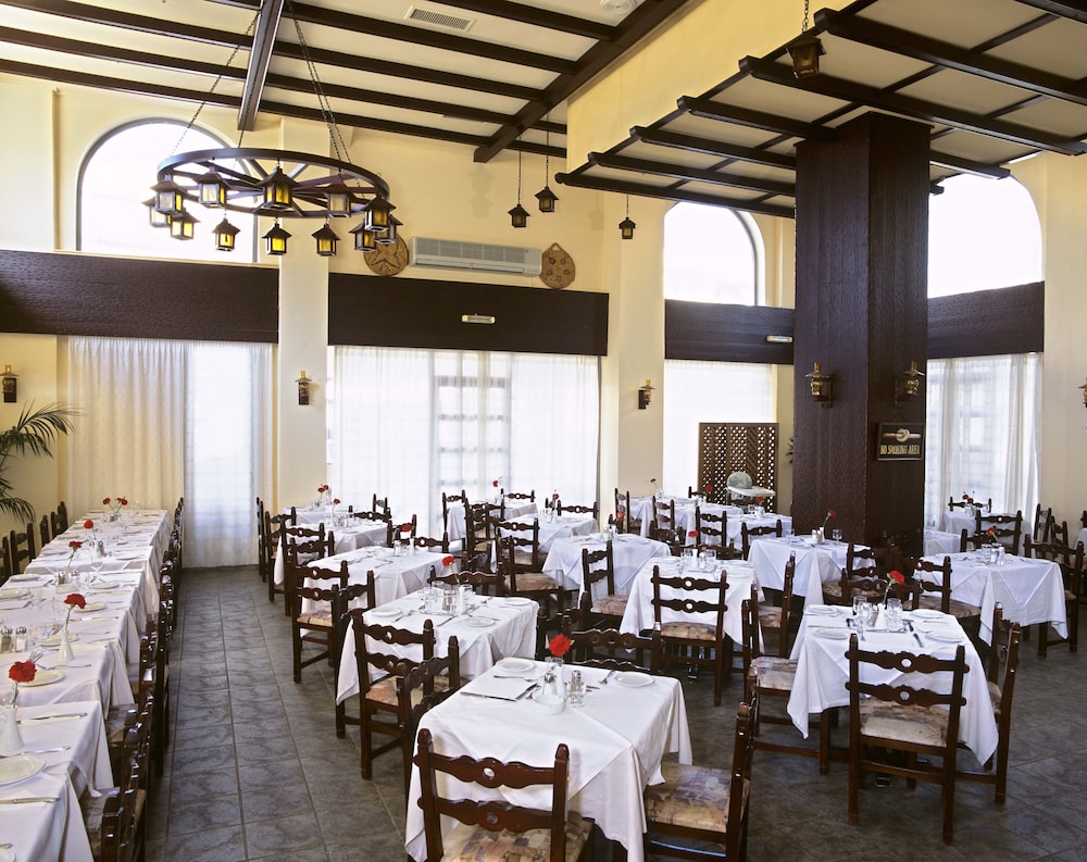 Lefkoniko Bay — Restaurant & bars in Rethymnon
