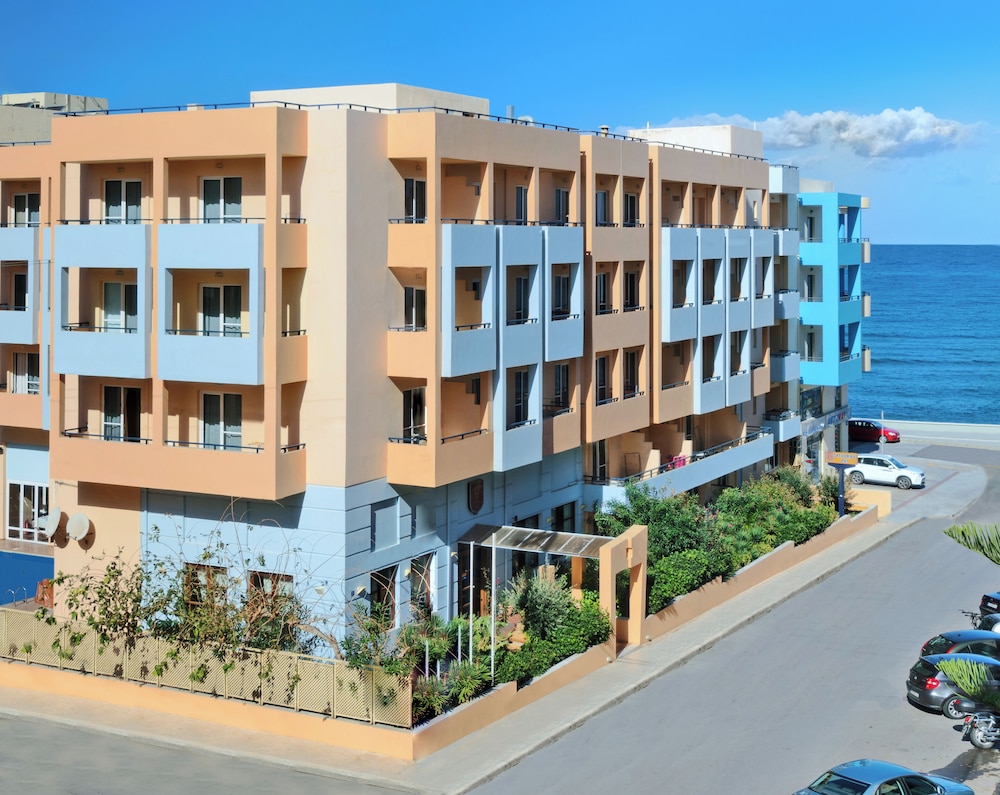 Lefkoniko Bay — Hotel building in Rethymnon