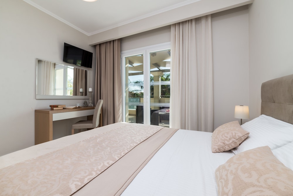 Mamfredas Luxury Resort — Hotel rooms in Tsilivi, Ionian Islands