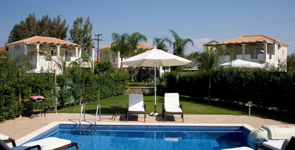 Mamfredas Luxury Resort — Swimming pool in Tsilivi, Ionian Islands