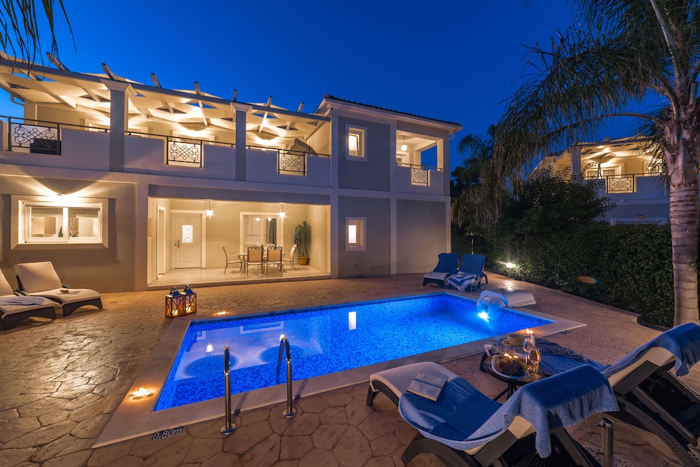 Mamfredas Luxury Resort — Swimming pool in Tsilivi, Ionian Islands