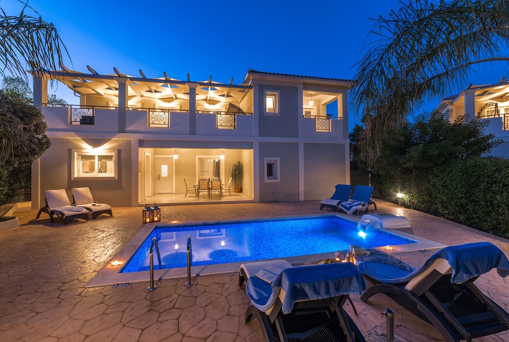 Mamfredas Luxury Resort — Swimming pool in Tsilivi, Ionian Islands